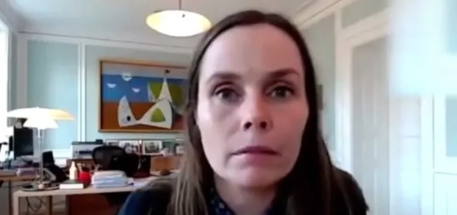 İzlanda Başbakanı Katrin Jakobsdottir canlı yayında depreme yakalandı