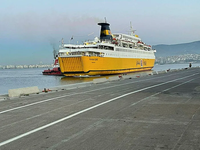 25 yıl sonra bir ilk gerçekleşmişti! İkinci gemi de İzmir’e geldi - 3