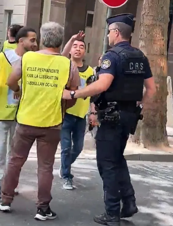 Fransa’da Öcalan’a özgürlük sloganları! PKK destekçileri Türk vatandaşlarına saldırdı