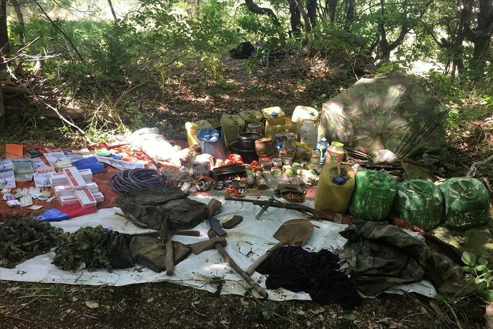 Pençe Harekâtı’nda 3 sığınak daha tespit edildi! Mühimmatlar imha edildi