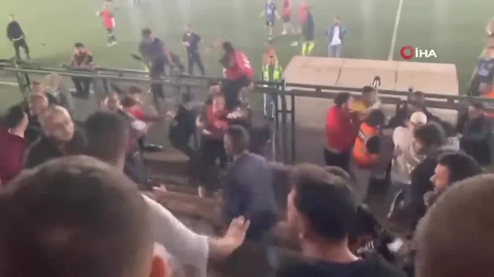 Bursa’da futbol turnuvasındaki bıçaklı kavga kamerada: 2’si ağır 3 yaralı