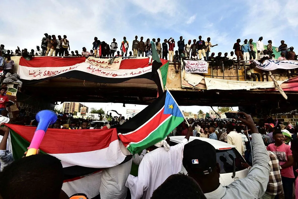 Sudan ordusundan göstericilere müdahale