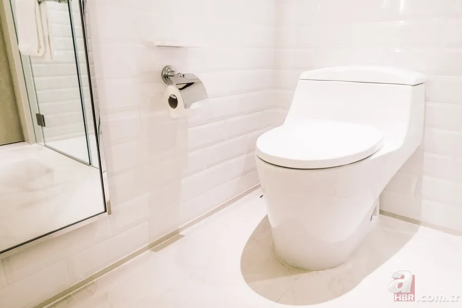 Bembeyaz tuvaletler için çamaşır suyuna veda! Tek seferde çözüm! 5