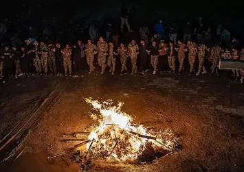 ABD ordusundan terör halayı! PKK/YPG'li teröristlerle kol kola halay çektiler