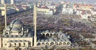 Çeçenistan’da Charlie Hebdo protestosu