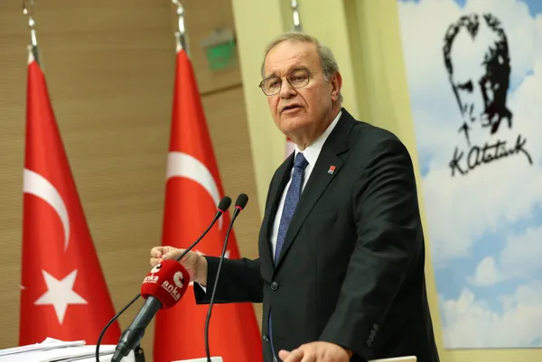 chp-sozcusu-oztrak-kilicdaroglunun-kayip-8-saatini-soran-gazeteciyi-azarladi-bu-yapilan-gazetecilik-degil-ayip-1666026762486.jpg CHP Sözcüsü Öztrak 'Kılıçdaroğlu'nun kayıp 8 saatini' soran gazeteciyi azarladı: Bu yapılan gazetecilik değil ayıptır - 2