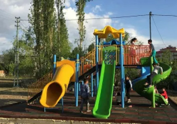Komşusunun köpeğine kızıp parkta dehşet saçtı!