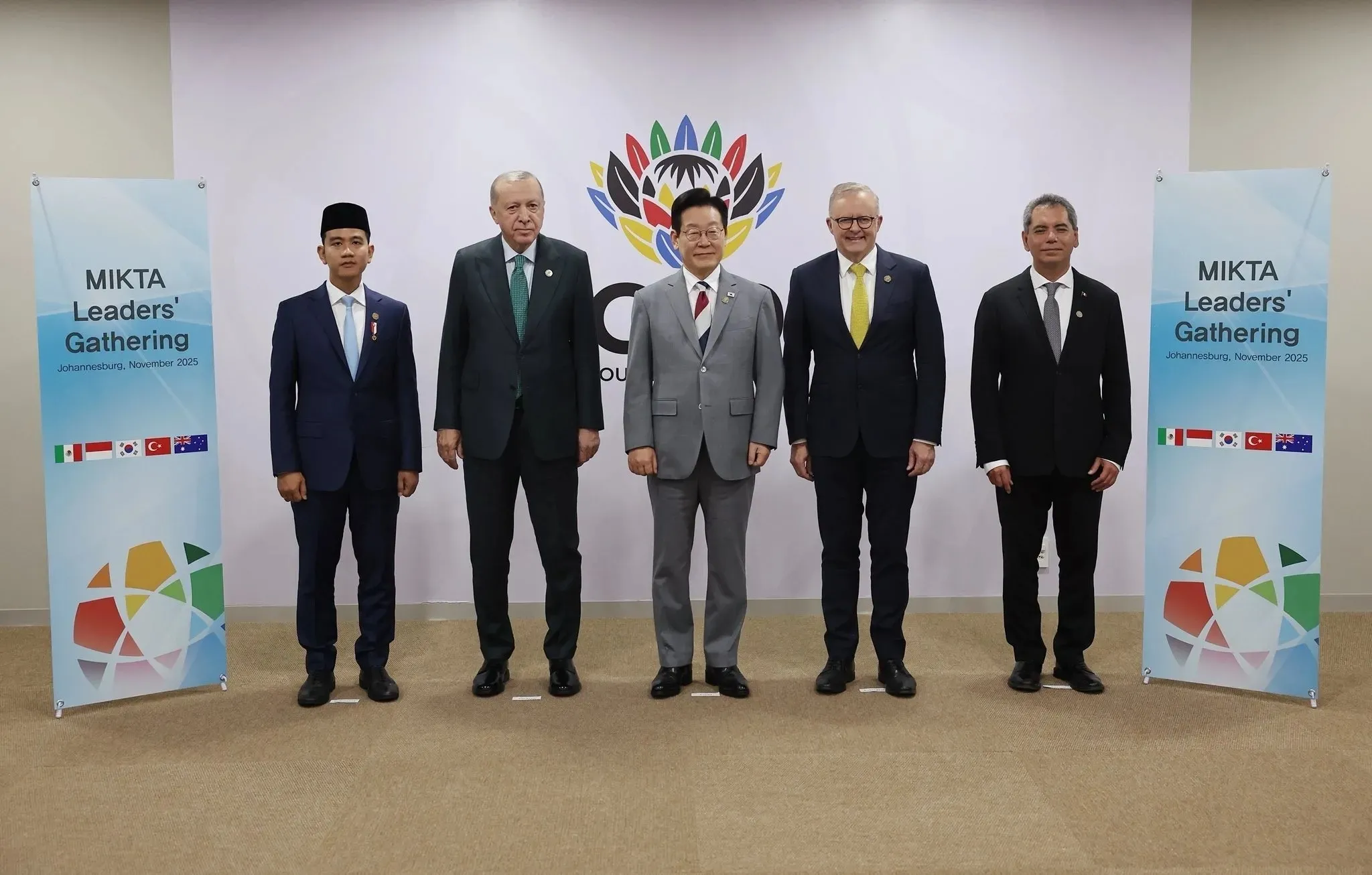 MIKTA LİDERLERİYLE GÖRÜŞTÜ