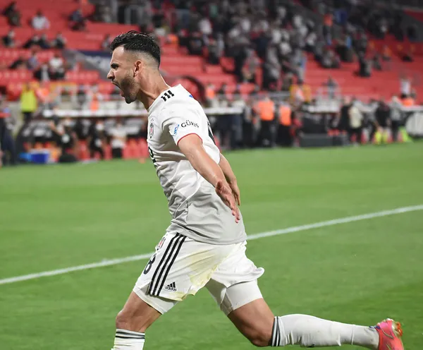 son-dakika-transfer-haberi-galatasaray-rachid-ghezzal-ve-leicester-city-ile-transfer-konusunda-anlasti-1626384852560.jpg Son dakika transfer haberi: Galatasaray Rachid Ghezzal ve Leicester City ile transfer konusunda anlaştı - 3