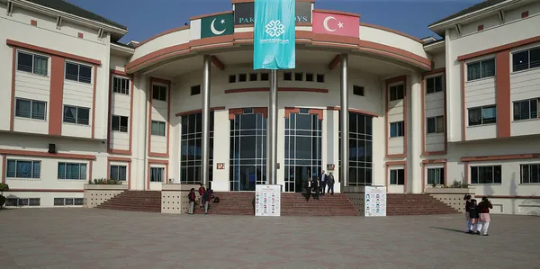 Pakistan’daki FETÖ okullarının Türkiye Maarif Vakfı’na devri tamamlandı
