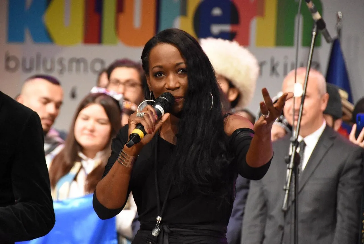 ABD'li sanatçı Della Miles 'Milli Dayanışma Kampanyası'na destek verdi