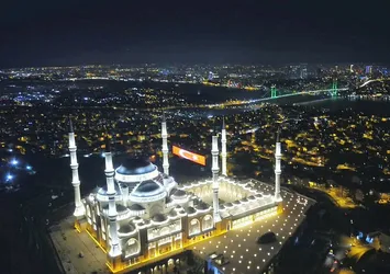Çamlıca Cami'de ilk ezan okundu