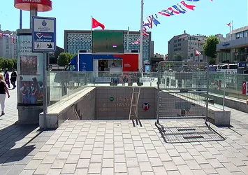 Taksim Meydanı'na yaya girişi kapatıldı