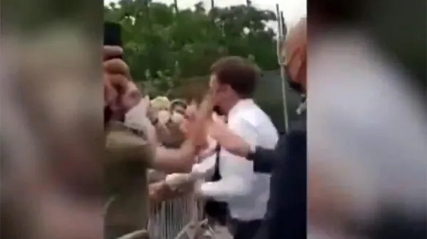 Son dakika: Fransa Cumhurbaşkanı Macron’a tokat