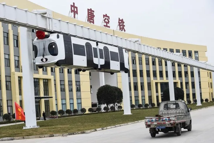 Çin’de ilk hava treni hizmete girdi