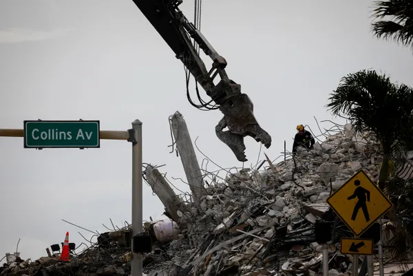 Miami’de çöken 13 katlı binada ölü sayısı arttı