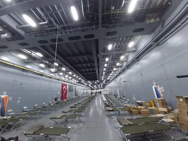 Dev yüzer hastane milletin hizmetinde!