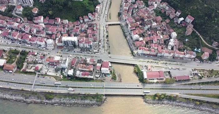 Karadeniz’de endişelendiren görüntüler! Rengi değişti gören dönüp bir kez daha baktı