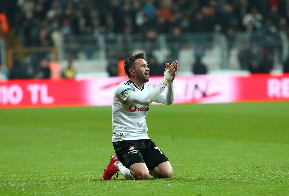 Gökhan Gönül Fenerbahçe'ye mi transfer oluyor? Flaş iddia