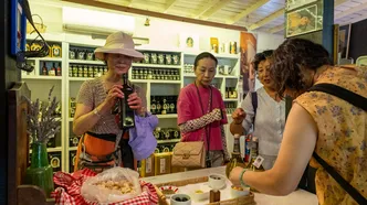 Çinli turistlerin Çanakkale’deki yeni gözdesi zeytinyağı oldu