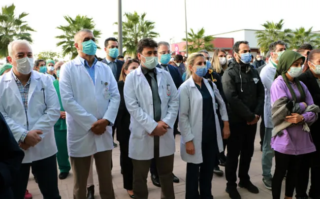 Adana’da koronavirüsten hayatını kaybeden doktorun annesi: Oğlum sıra sende değil bizdeydi - 3