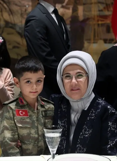 Emine Erdoğan ilk iftarını şehit aileleriyle yaptı