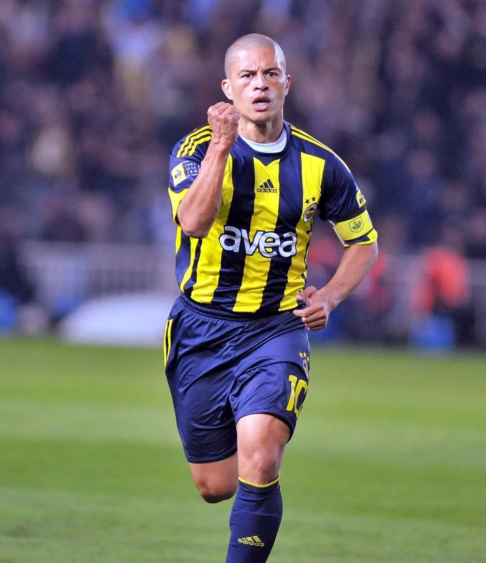 fenerbahce-efsanesi-alexten-liverpool-yorumu-bu-maci-oynamak-isterdim-1789036218188.jpg Fenerbahçe'nin efsanesi Alex, Şampiyonlar Ligi'ndeki Liverpool eşleşmesini seçti: "Kadıköy'de oynamak isterdim" - 1