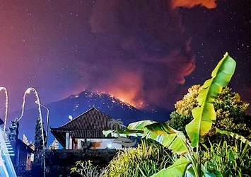 Sinabung Yanardağı'nda patlama