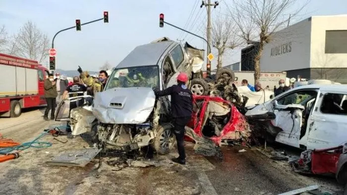 Bursa’daki 4 kişinin hayatını kaybettiği katliam gibi kazada şoförün ifadesi ortaya çıktı: Kazaya engel olamadım, üzgünüm - 1