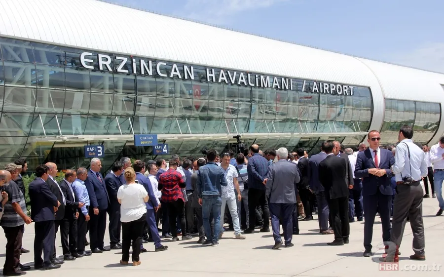 Erzincan'da Binali Yıldırım'a büyük ilgi! Yıldırım'ın yüzlerce hemşehrisiyle tokalaşması 1 saat 8 dakika sürdü 15