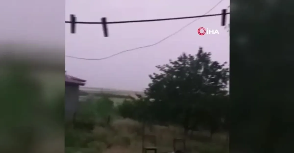Şimşekleri görüntülerken saniyeler sonra dehşeti yaşadı: Çok yakındı