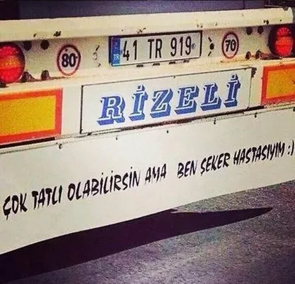 Pandemi süreci gelin arabasına yansıdı! Arabasının arkasına yazdı! Görenler dönüp bir daha baktı
