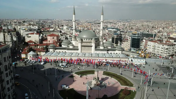 Taksim Camii'nde sona gelindi - 1