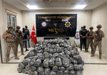 Van'da 2 ton 90 kilo esrar ele geçirildi! İçişleri Bakanı Ali Yerlikaya'dan tebrik: Mücadelemiz azim ve kararlılıkla devam edecek
