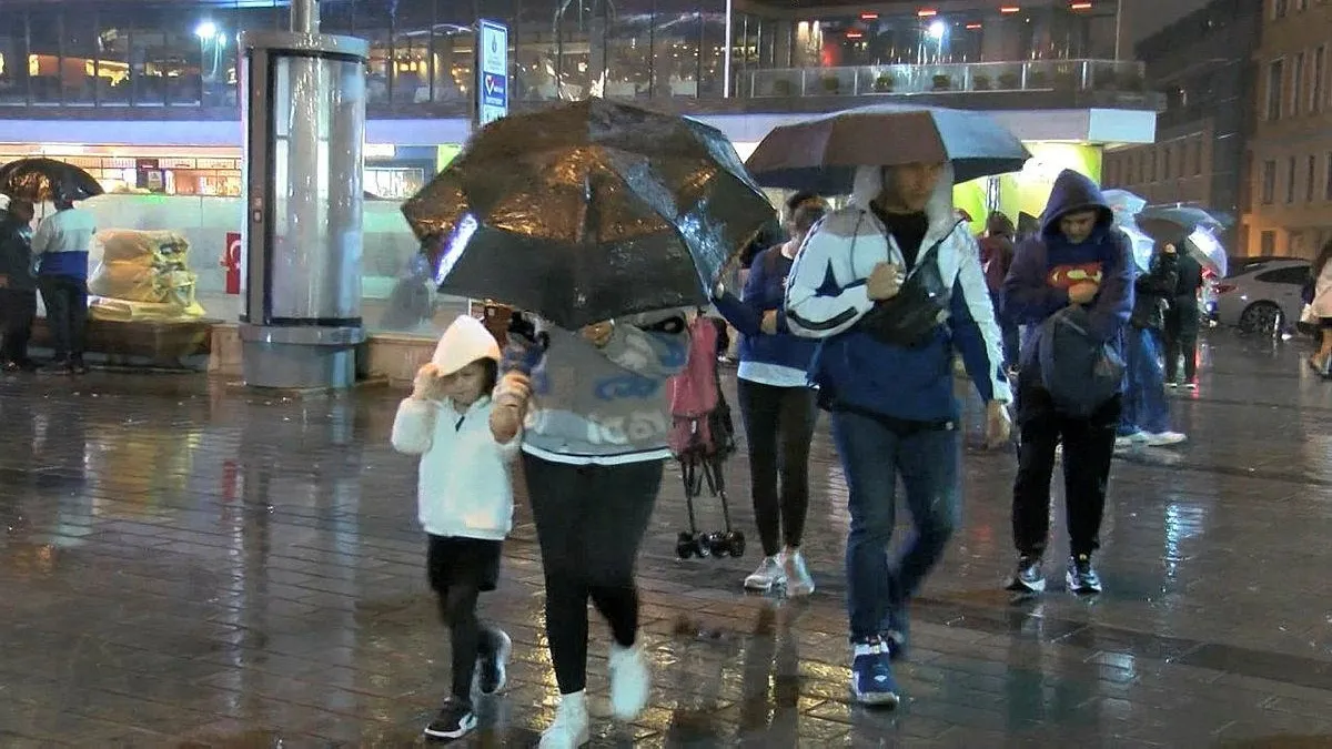 Sıcaklıklar 12 derece birden düştü! Meteorolojiden kar ve sağanak uyarısı... A Haber'de saat verdi