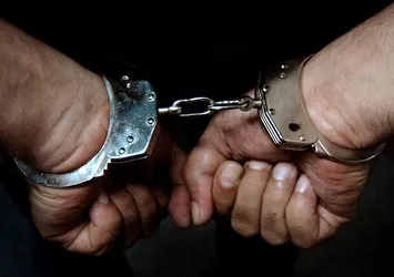 İzmir merkezli FETÖ operasyonu: 8 gözaltı