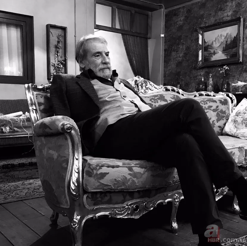 Siyah Kalp'in Cihan'ı Burak Tozkoparan bakın kimin torunuymuş! Merhum oyuncu... 6