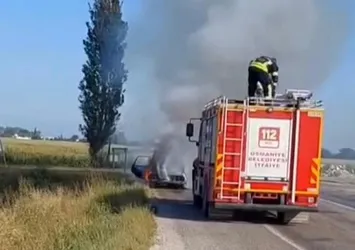 Osmaniye'de alev alan otomobil yandı
