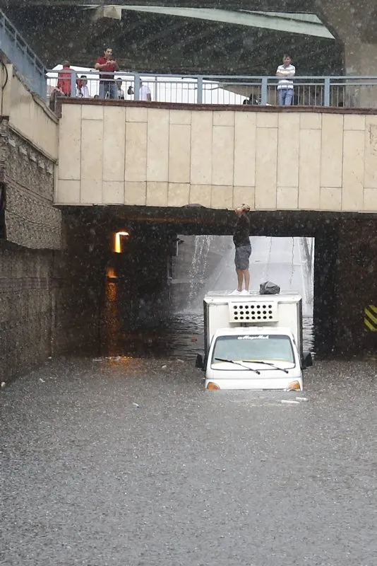 İstanbul yağmura teslim oldu!