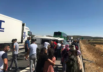 Minibüsler çarpıştı: 2'si ağır 10 yaralı