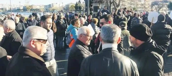chpyi-karistiran-olay-canakkalede-kazan-kayniyor-ankaraya-yuruyus-baslatti-1703570314189.jpeg CHP'yi karıştıran olay! Çanakkale'de kazan kaynıyor: Ankara'ya yürüyüş başlattı - 2
