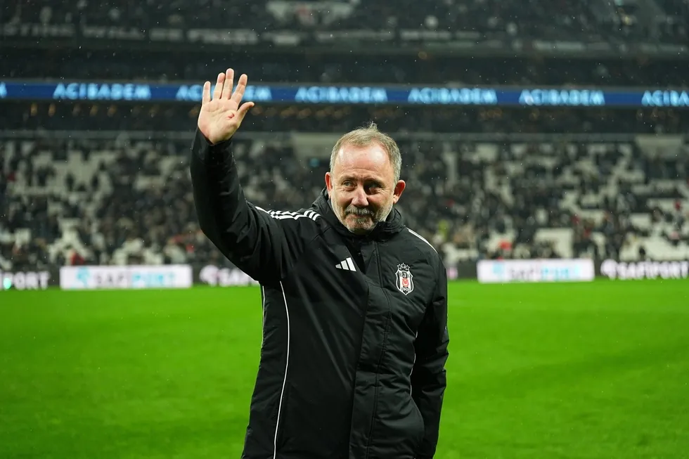 1788699406700.jpg Sergen Yalçın'dan Fenerbahçe ve Beşiktaş yorumu: Galatasaray için şampiyonluk mesajı - 3