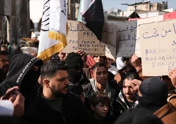 Suriye'de terör örgütleri köşeye sıkıştı! Şam'da PKK/YPG'ye protesto: Türkiye'den yardım bekliyoruz