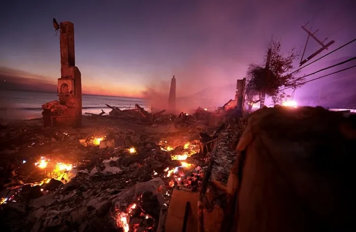 los-angelesta-yangin-7-gununde-olu-sayisi-16ya-yukseldi-fbi-halktan-yardim-istedi-1736662372289.jpg Foto: AFP