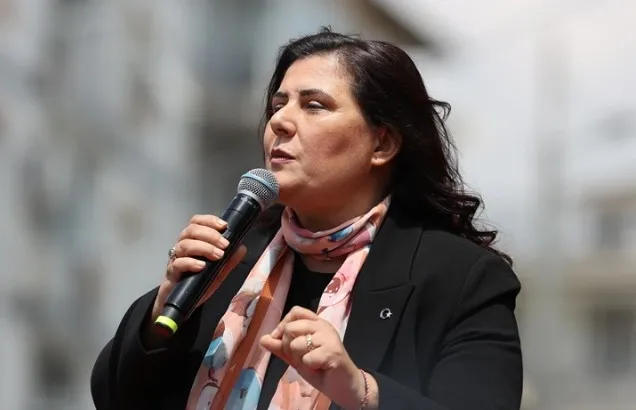 chpden-yine-doldurma-miting-ak-partiye-gecen-aydina-otobuslerle-partili-tasidilar-ozele-karsilama-soku-yuzu-du-1755540348203.jpg Fotoğraf-AA Arşiv