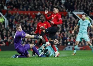 Gol düellosunda Arsenal'i ManU da yıkamadı