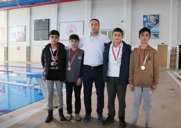 Hakkari'de yüzme şampiyonası finali yapıldı