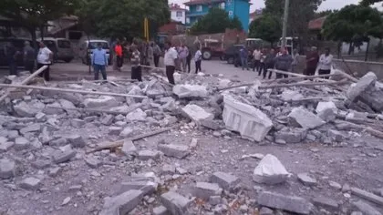 Kırıkkale’de şiddetli fırtına caminin minaresini yıktı