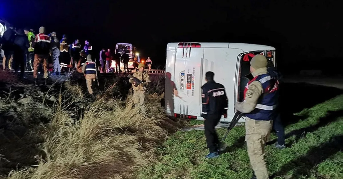 Son Dakika Erzincan Erzurum Karayolunda Yolcu Otobusu Sarampole Yuvarlandi Ahaber Video Izle