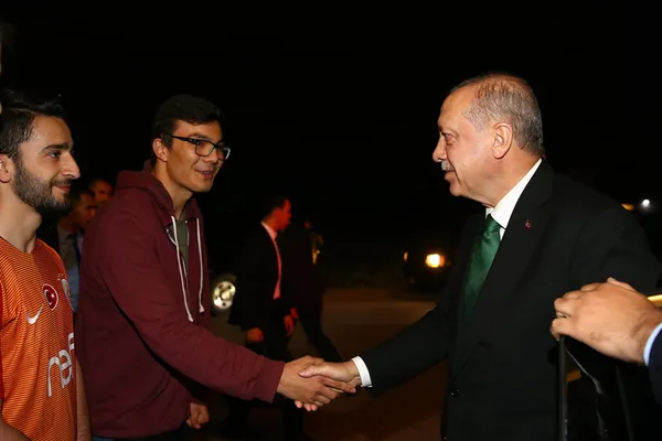 Cumhurbaşkanı Erdoğan'dan gençlere sahur sürprizi - 3
